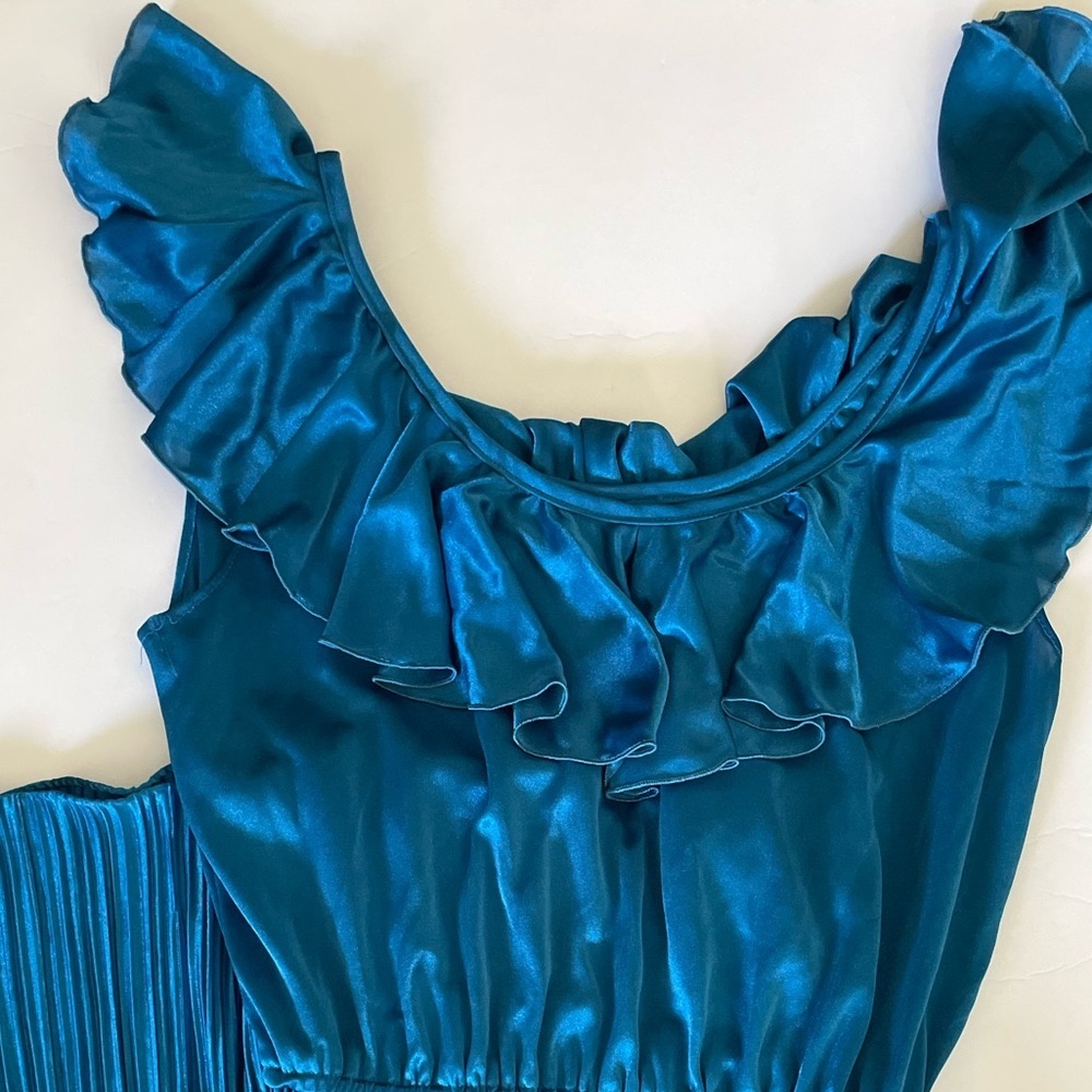 ⭐️ 1970s Pleated Dress ⭐️